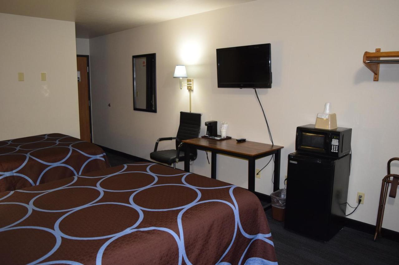 Hotel Amerivu And Wi Shawano