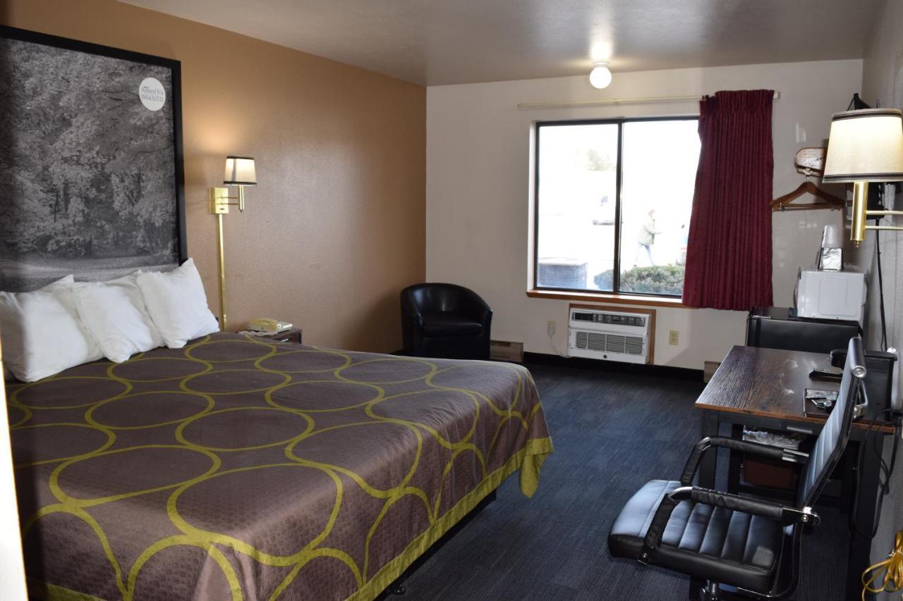 Amerivu And Wi Hotel